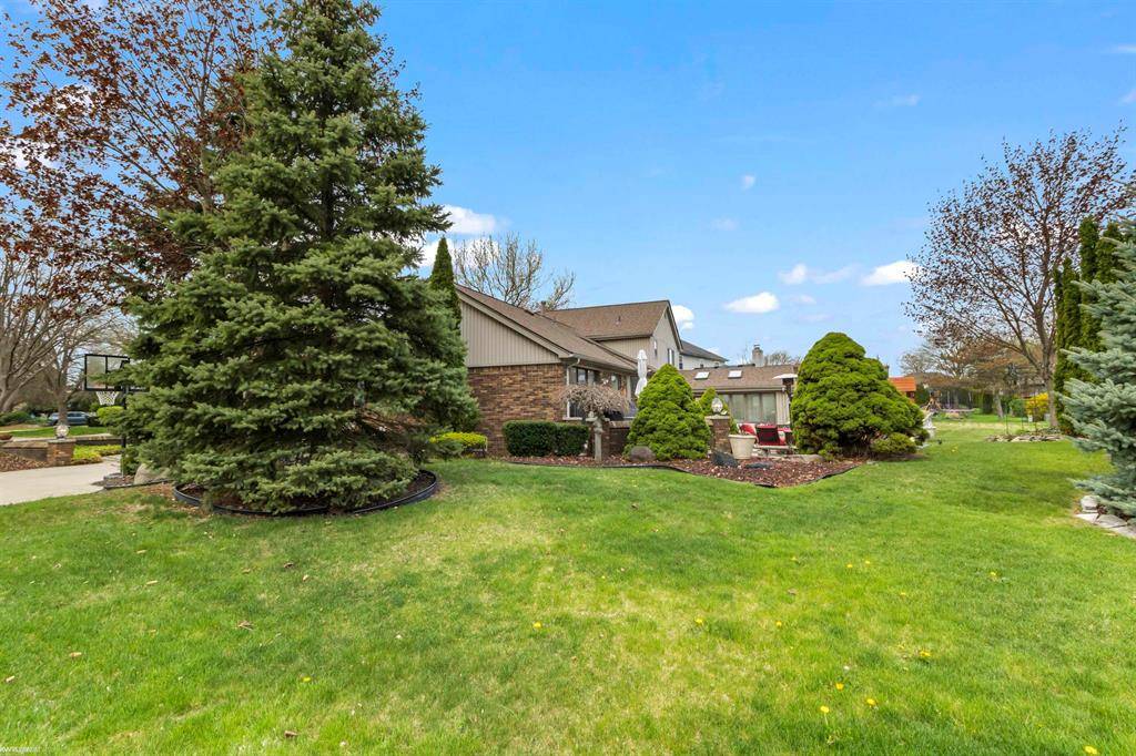 Clinton Twp, MI 48038,15563 S Royal Doulton Street