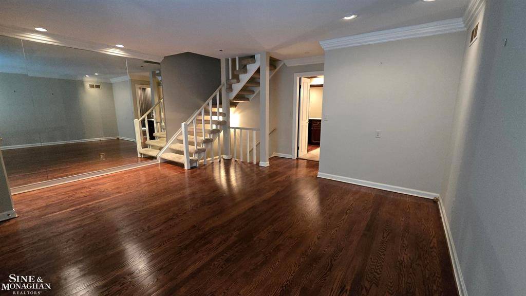 St. Clair Shores, MI 48080,1276 Woodbridge Street