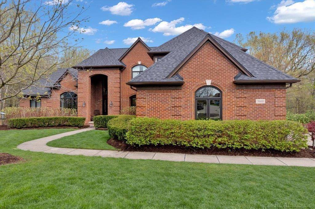 Orion Twp, MI 48360,3668 May Center Court