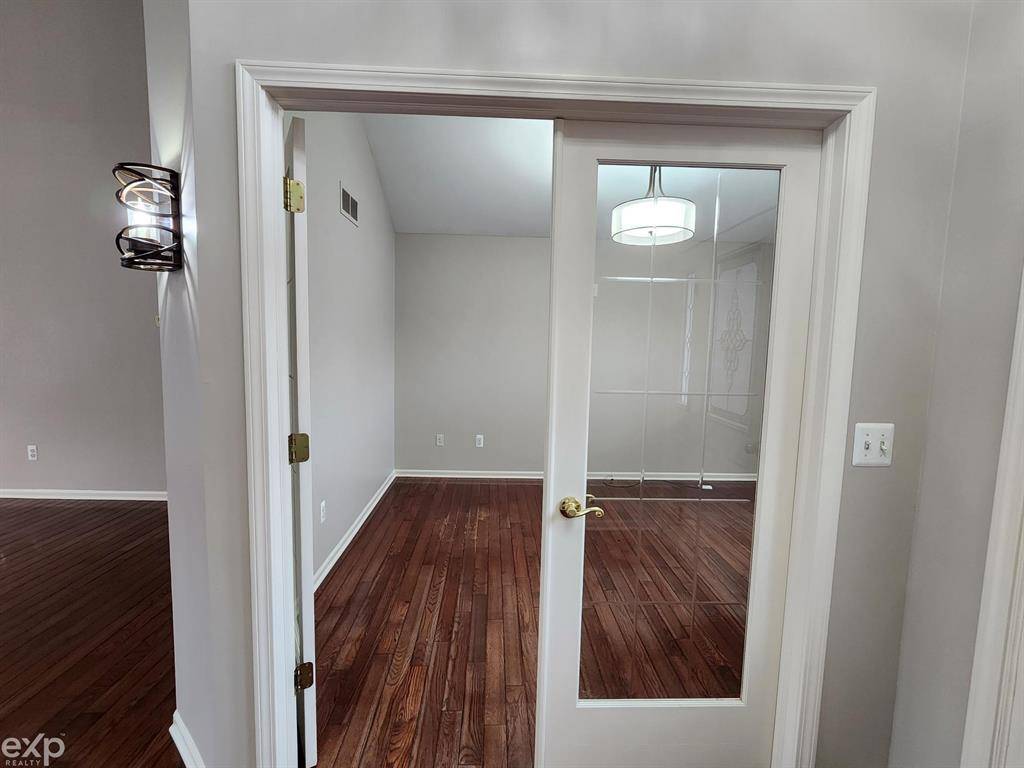 Macomb Twp, MI 48044,19913 Mapleton Drive
