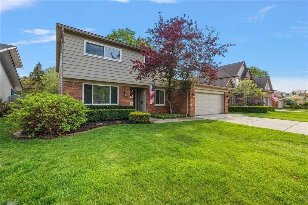 Grosse Pointe Woods, MI 48236,901 Hollywood Avenue