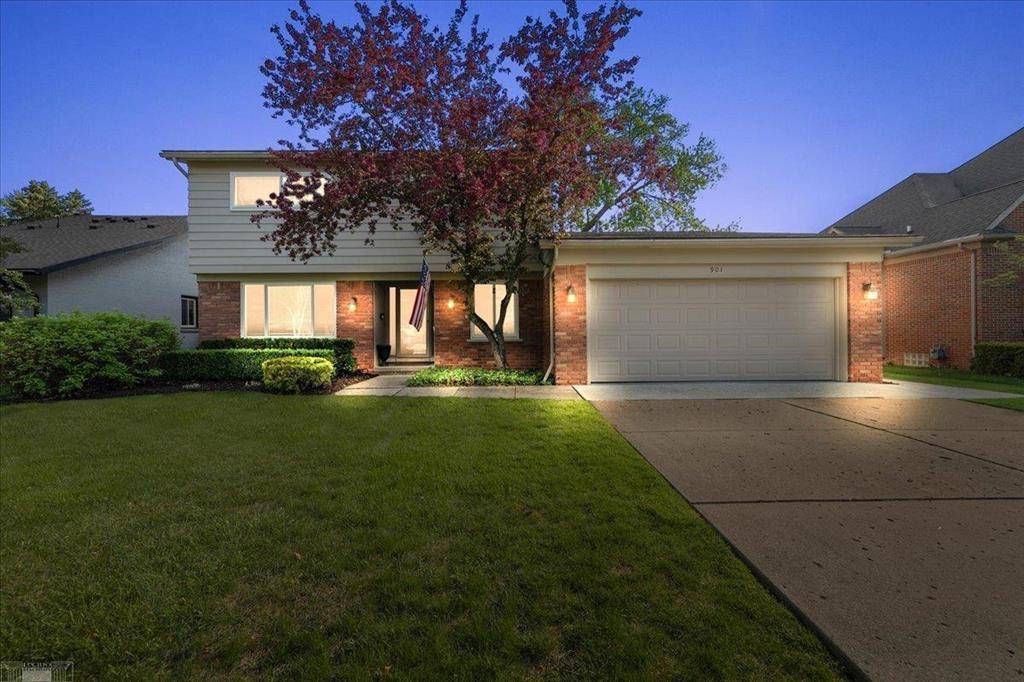 Grosse Pointe Woods, MI 48236,901 Hollywood Avenue