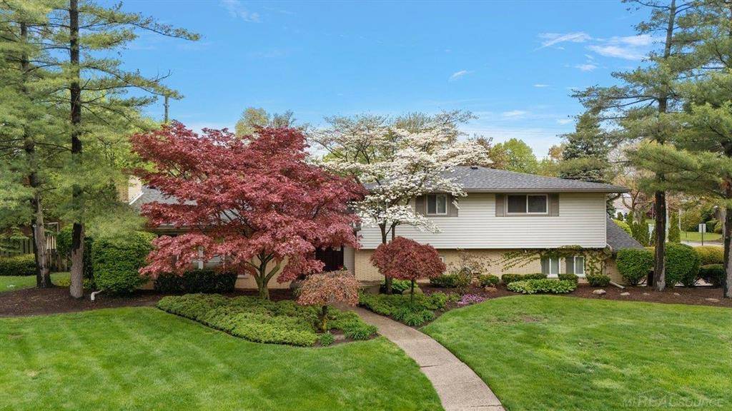 Village Of Grosse Pointe Shores, MI 48236,939 Ballantyne Road