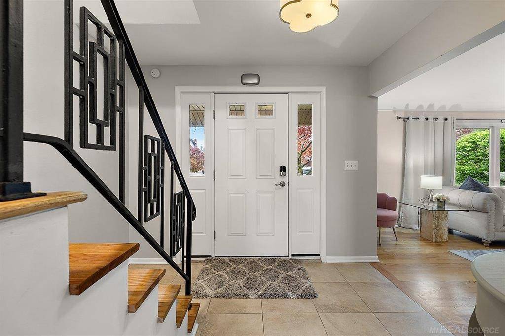 Village Of Grosse Pointe Shores, MI 48236,939 Ballantyne Road
