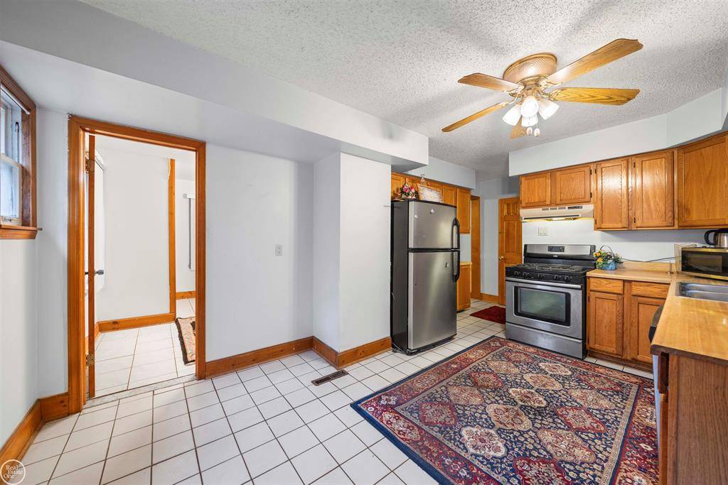 Sterling Heights, MI 48312,11081 15 Mile Road