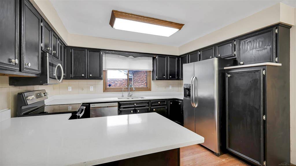 Clinton Twp, MI 48038,43581 Salt Creek Boulevard