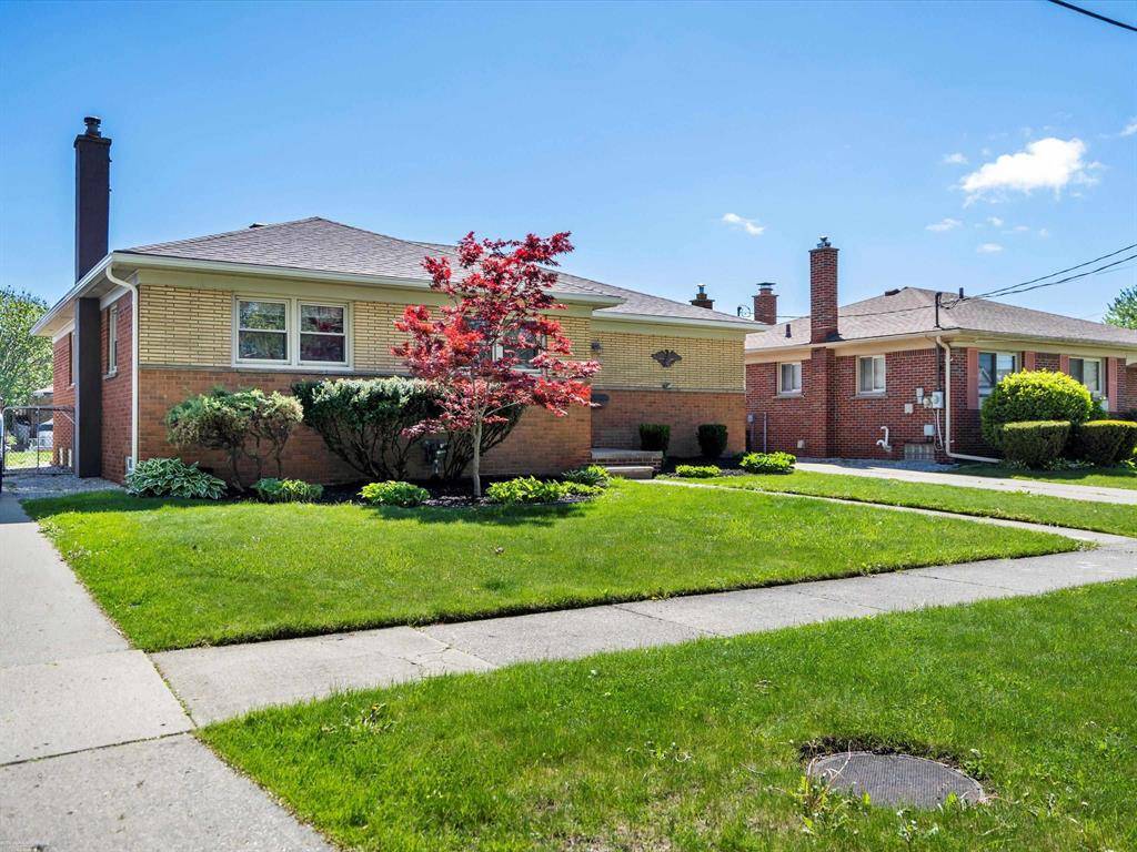 St. Clair Shores, MI 48080,22458 E 10 Mile Road