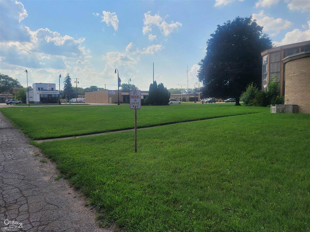 Clawson, MI 48017,340 N Main Street