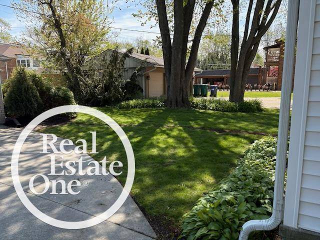 Grosse Pointe Park, MI 48230,850 TROMBLEY Road