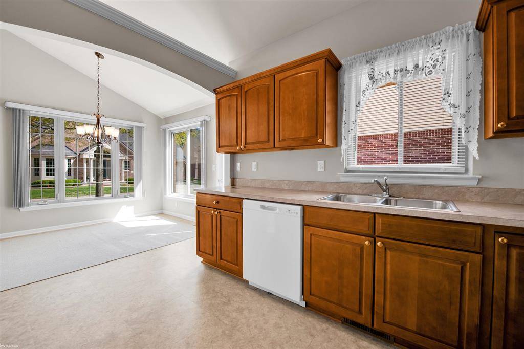 Clinton Twp, MI 48038,16468 Waverly Circle