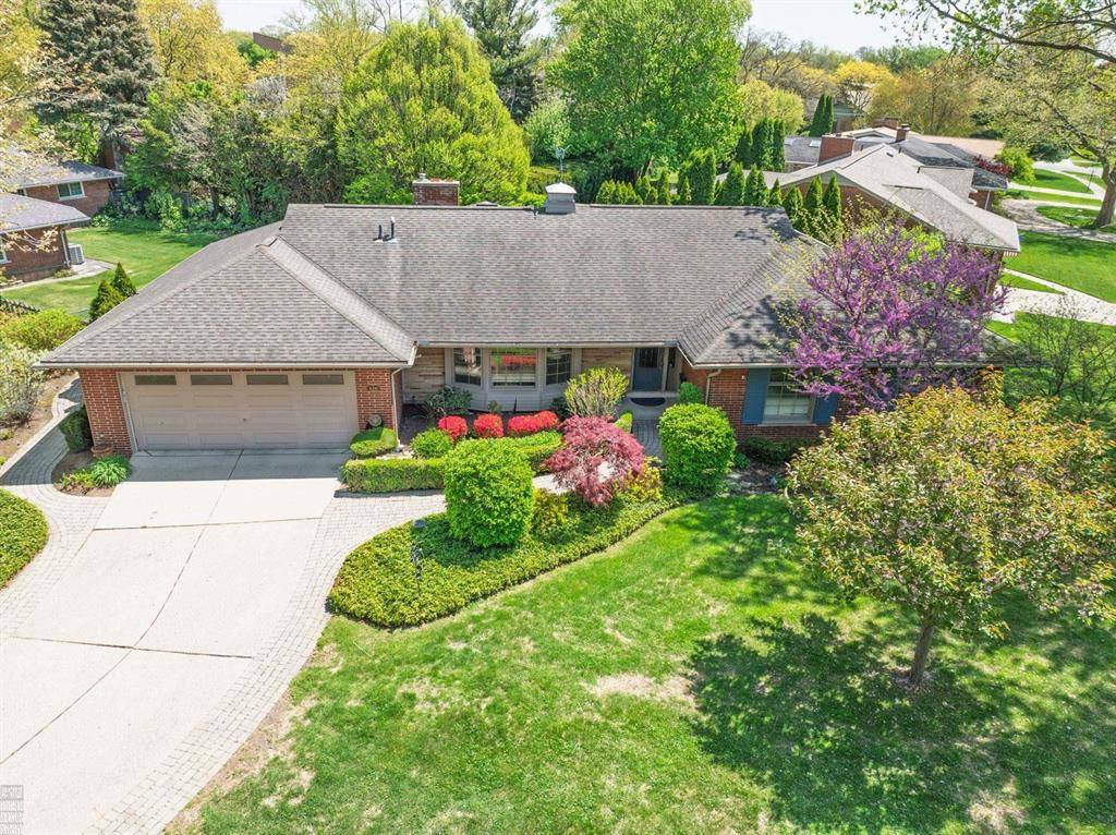 Grosse Pointe Woods, MI 48236,626 S Higbie Place