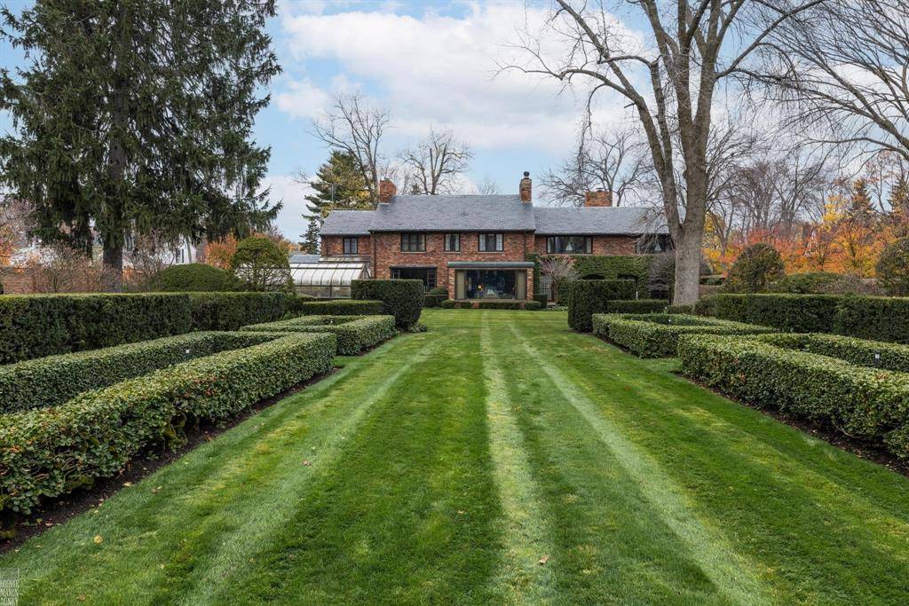 Grosse Pointe, MI 48230,379 Lakeland Street