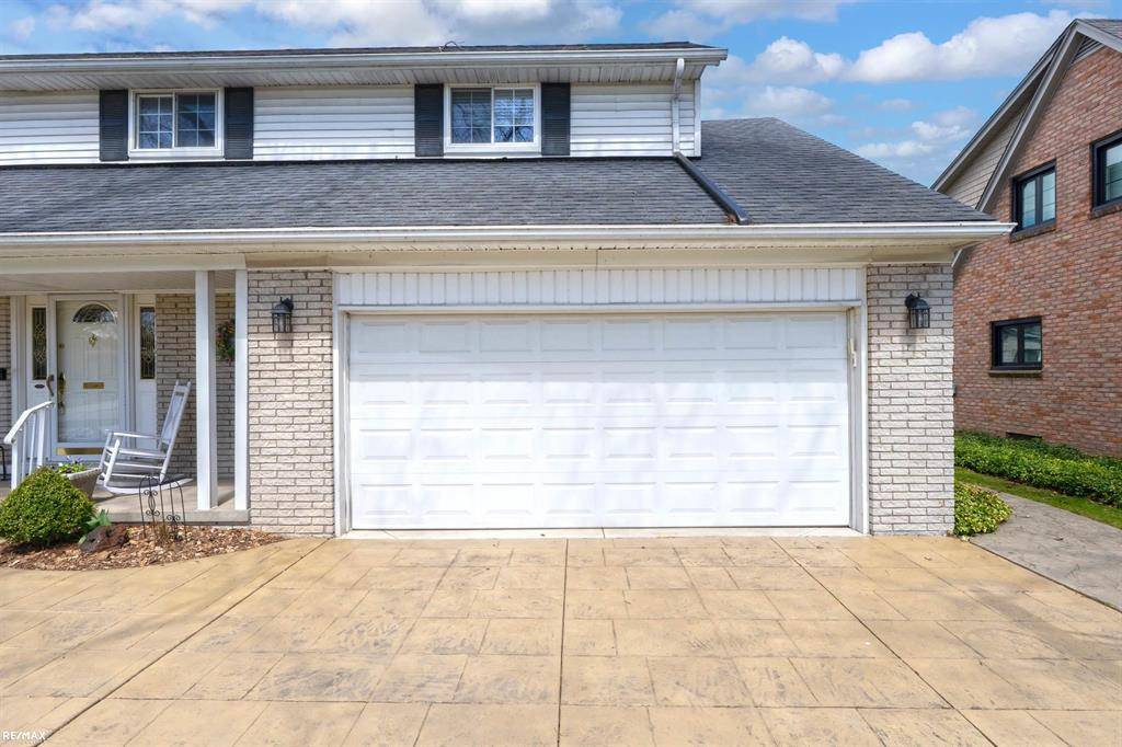 Grosse Pointe Woods, MI 48236,576 Woods Lane