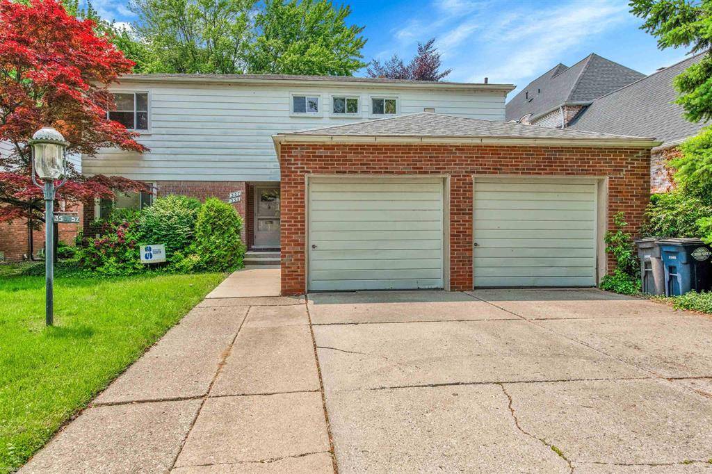 Grosse Pointe, MI 48230,357 Saint Clair Street