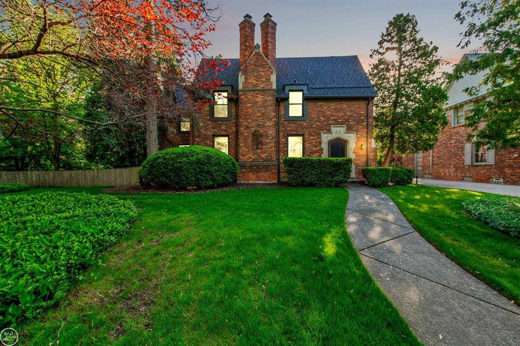 Grosse Pointe, MI 48230,449 Lincoln Road