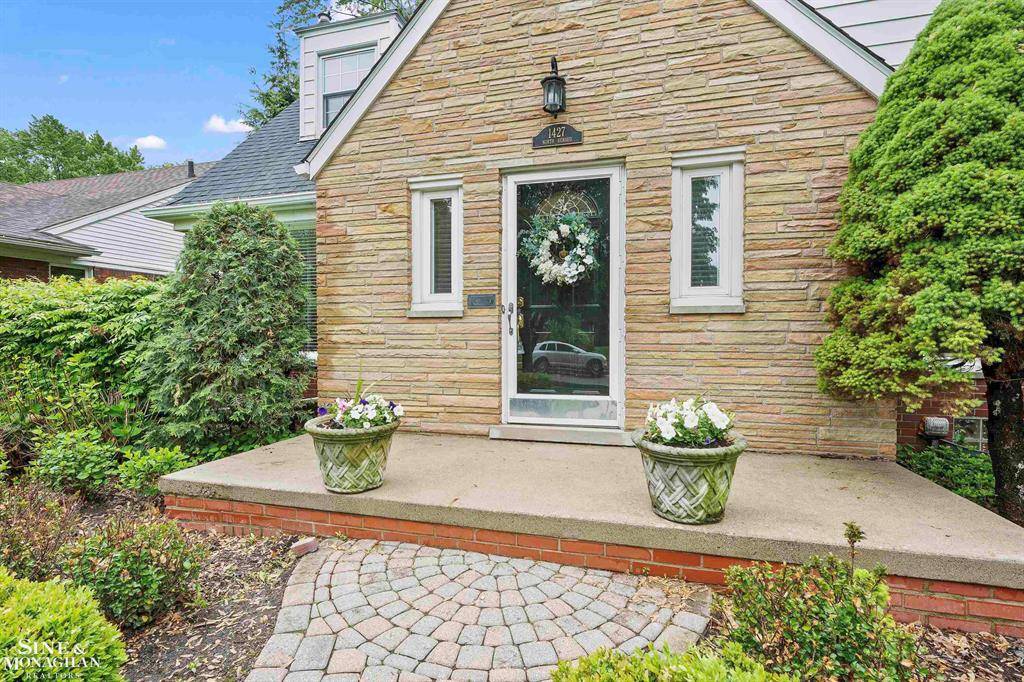 Grosse Pointe Woods, MI 48236,1427 N Renaud Road