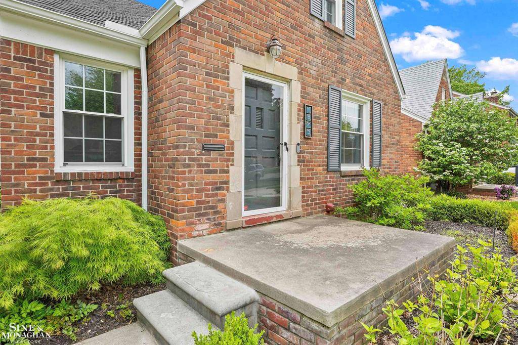 Grosse Pointe Woods, MI 48236,1873 Manchester Boulevard
