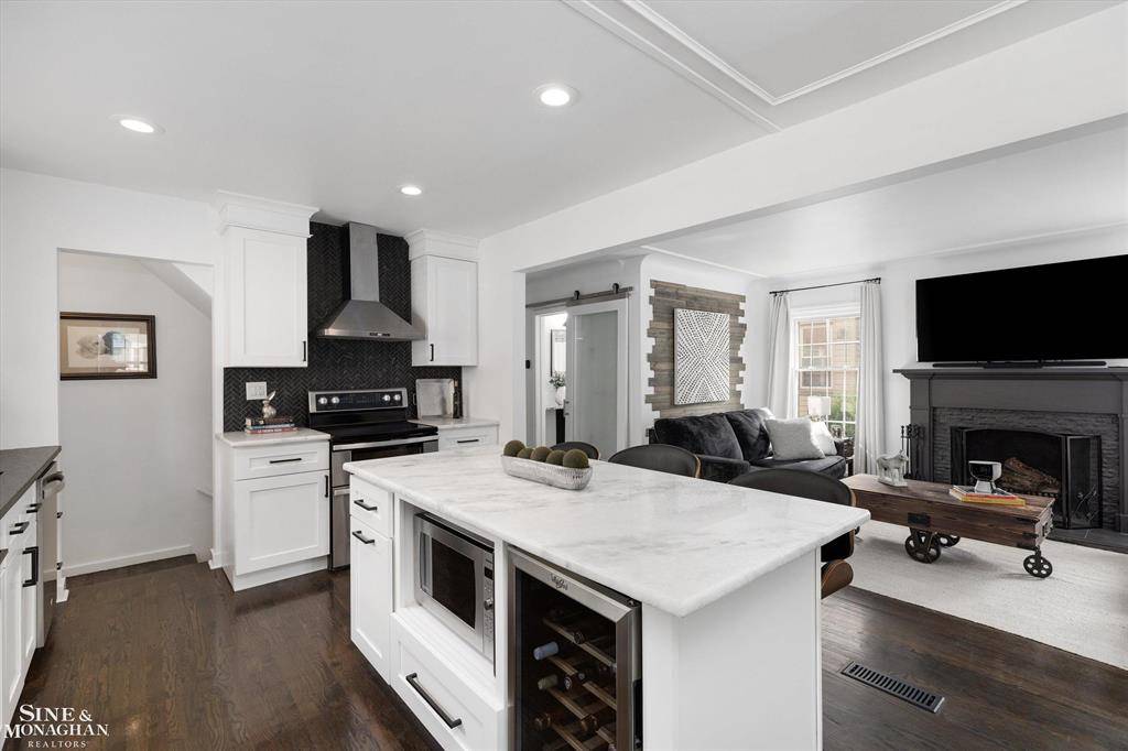 Grosse Pointe Woods, MI 48236,1576 Roslyn Road