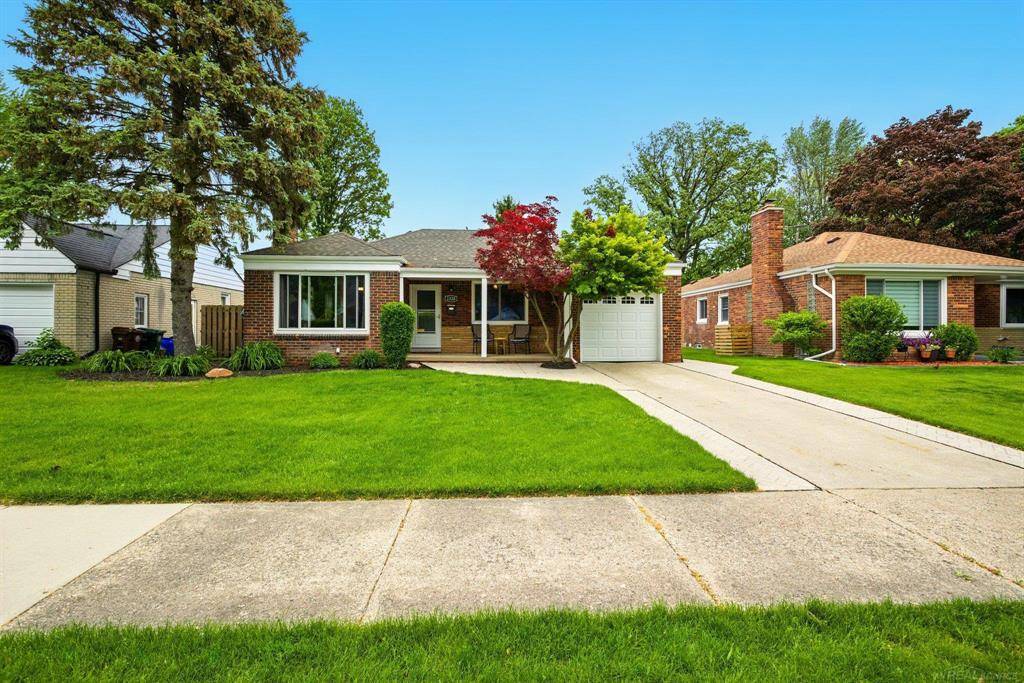 Grosse Pointe Woods, MI 48236,2320 Allard Avenue