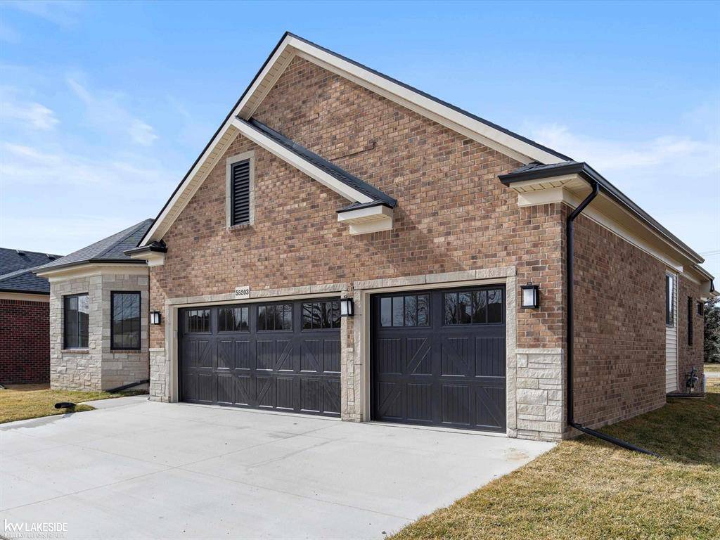 Macomb Twp, MI 48042,55203 Saint Paul Drive