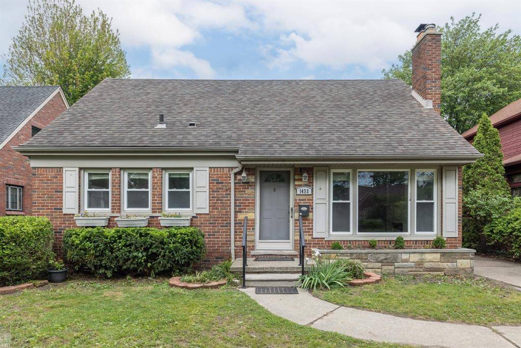 Grosse Pointe Park, MI 48230,1433 Harvard Road