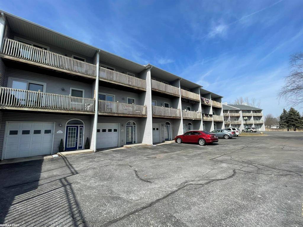 Mt. Clemens, MI 48043,5 River Bluff Drive Unit 104B