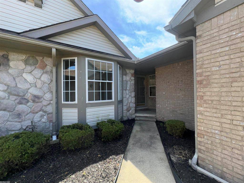 Clinton Twp, MI 48038,16180 Scenic Drive