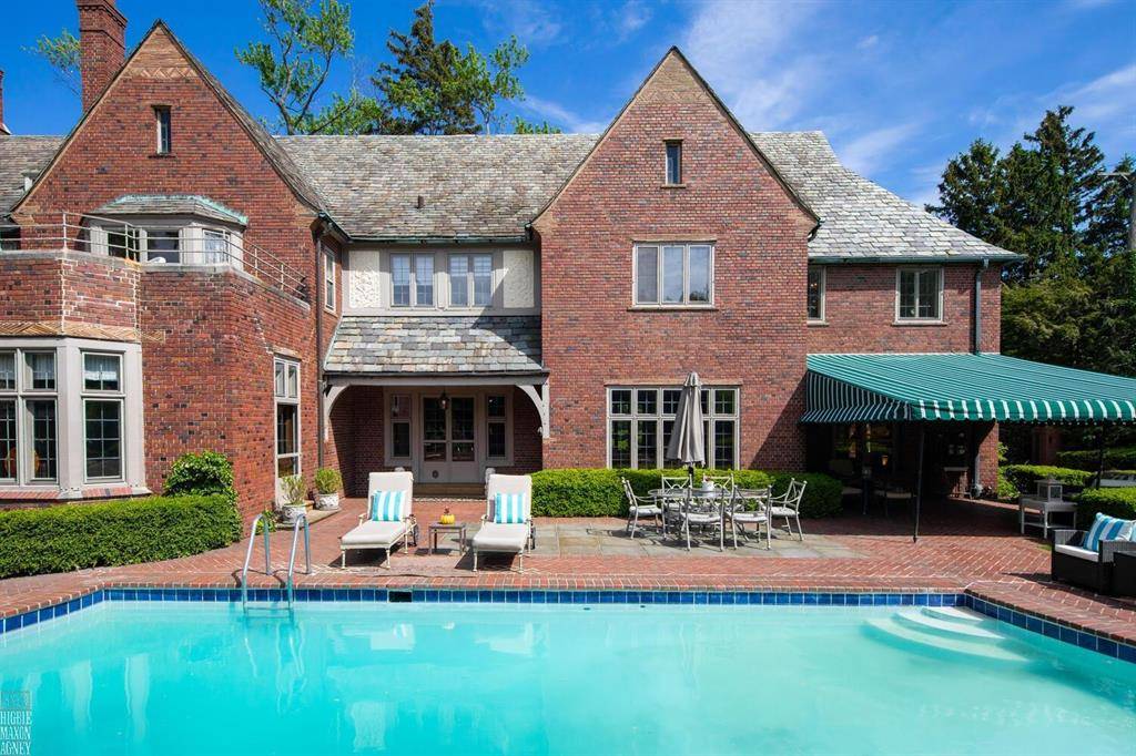 Grosse Pointe Farms, MI 48236,257 Ridge Rd Road