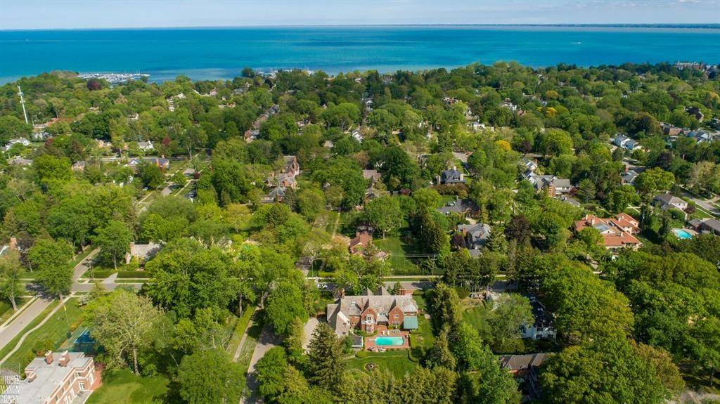 Grosse Pointe Farms, MI 48236,257 Ridge Rd Road