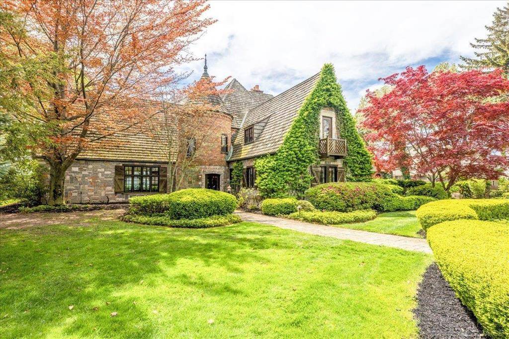 Chesterfield Twp, MI 48047,49016 Pointe Lakeview Drive Drive