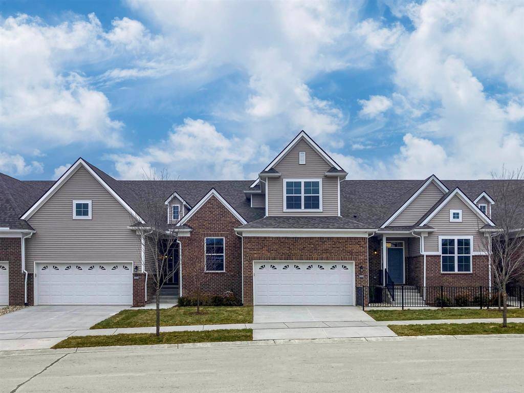 Hartland Twp, MI 48855,2215 Chase Drive 102