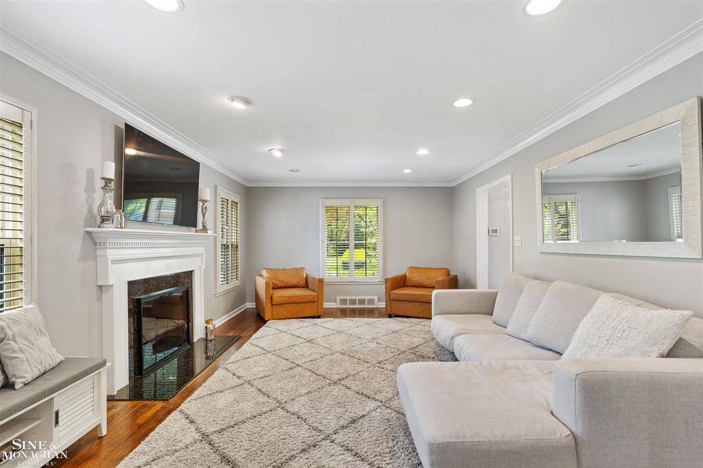 Grosse Pointe Woods, MI 48236,950 S Oxford Road