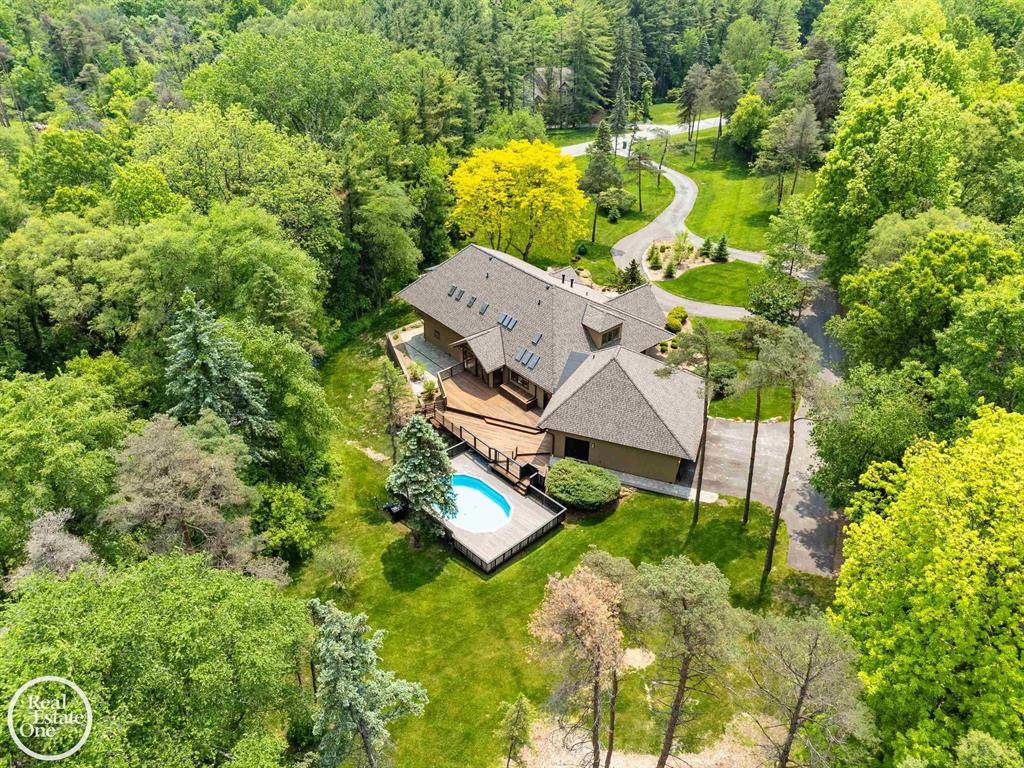 Rochester Hills, MI 48306,966 Pine Needle Trail