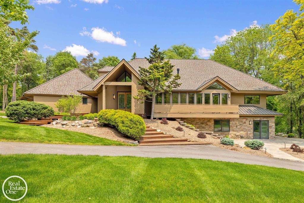 Rochester Hills, MI 48306,966 Pine Needle Trail