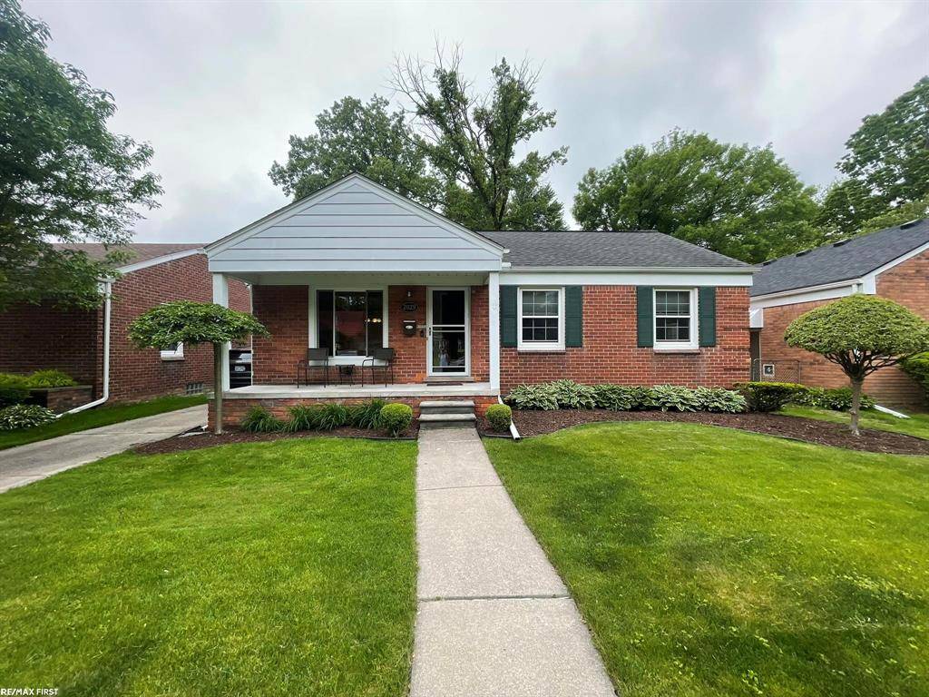 Grosse Pointe Woods, MI 48236,2029 Manchester Road