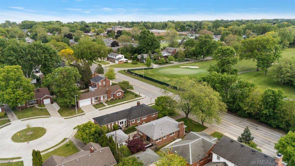 Grosse Pointe Woods, MI 48236,1084 Vernier Road