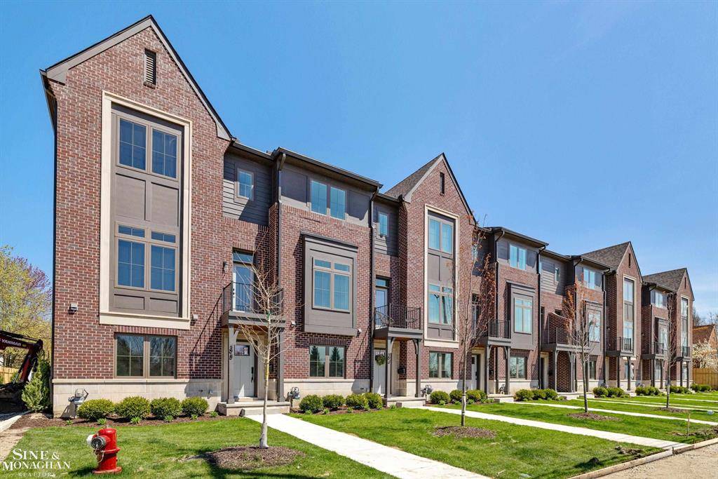 Grosse Pointe, MI 48230,386 Notre Dame Street