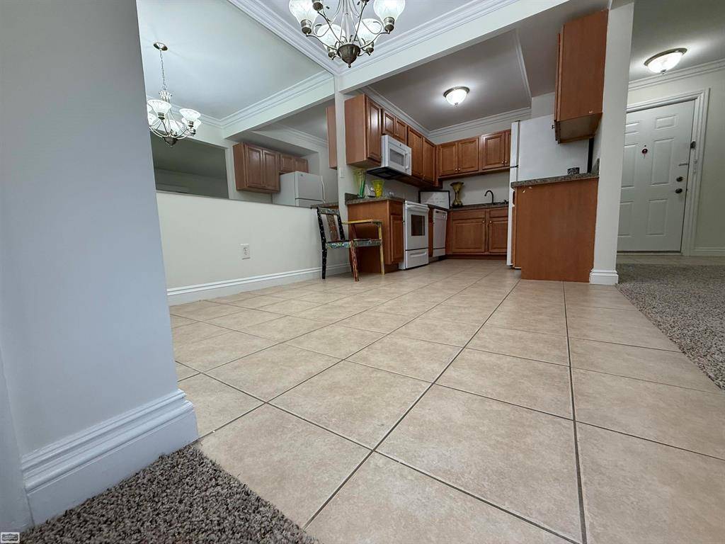 Rochester Hills, MI 48309,2311 Walton Boulevard 40