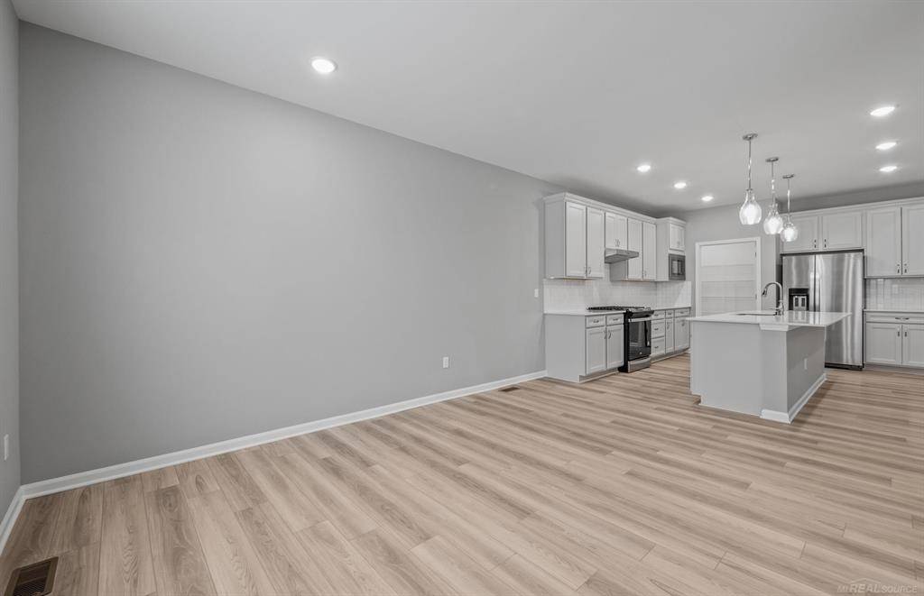 Macomb Twp, MI 48044,20537 W Kilburn Drive