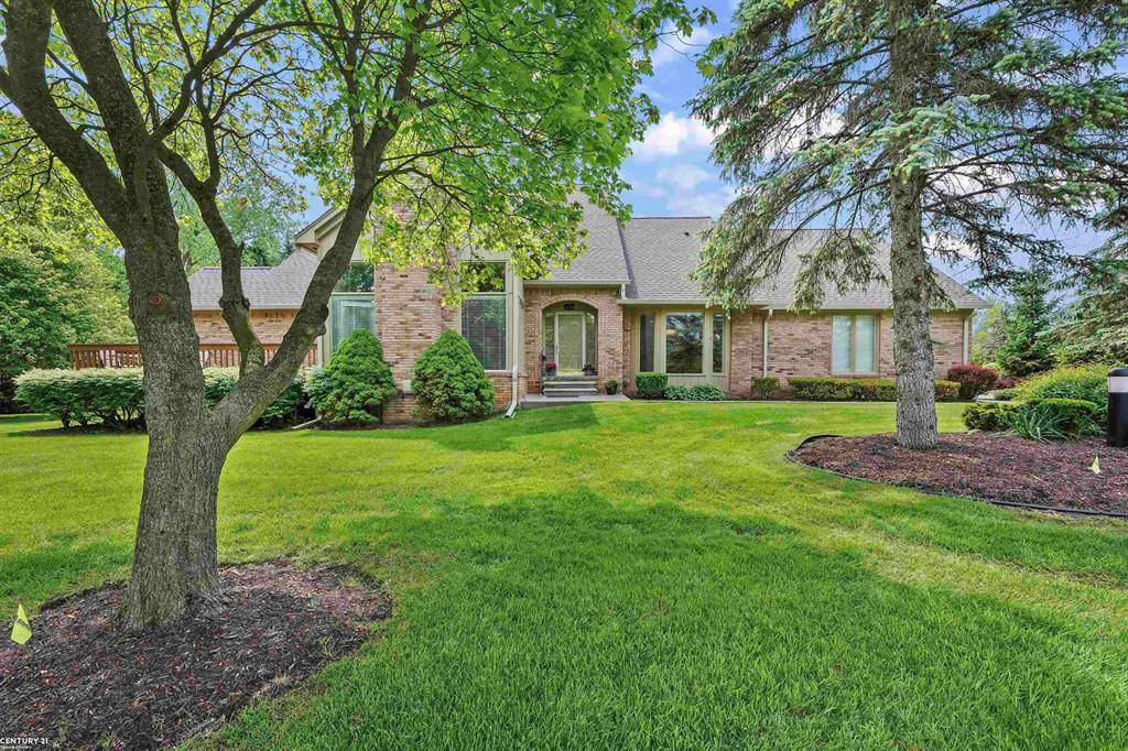 Shelby Twp, MI 48316,2164 Sandlewood Drive