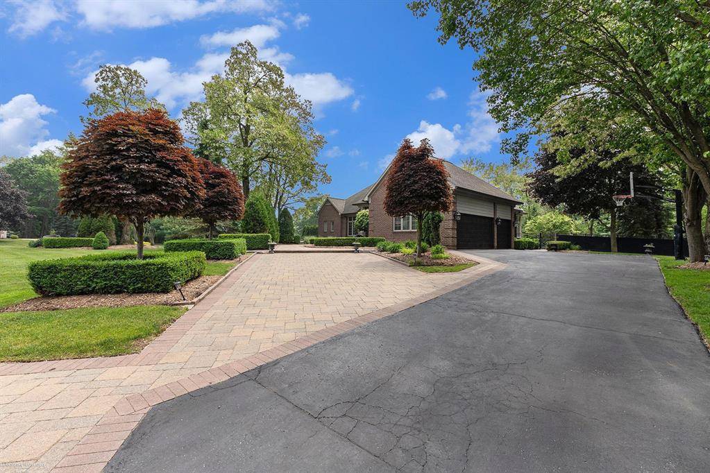 Oxford Twp, MI 48371,1200 Iroquois Trail