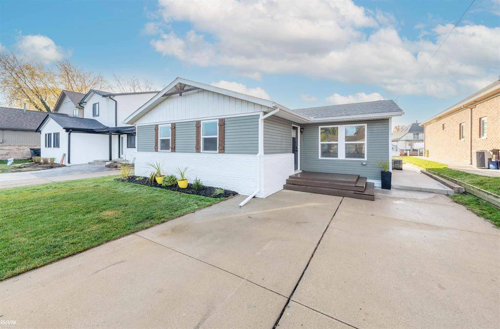Harrison Twp, MI 48045,38228 Huron Pointe Drive