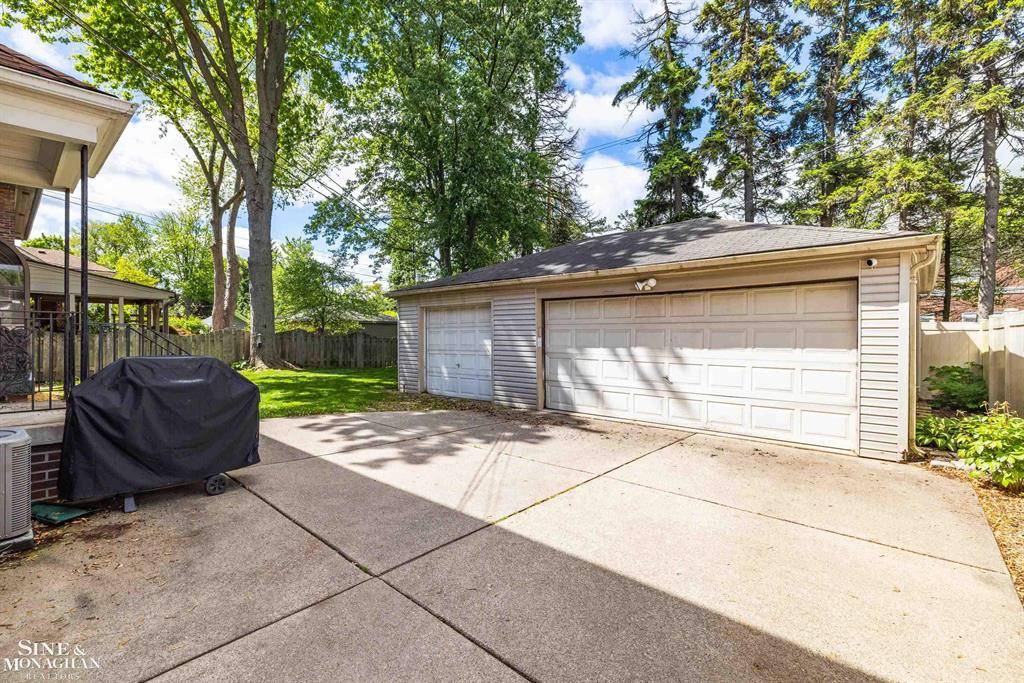 Grosse Pointe Park, MI 48230,1435 Kensington Avenue
