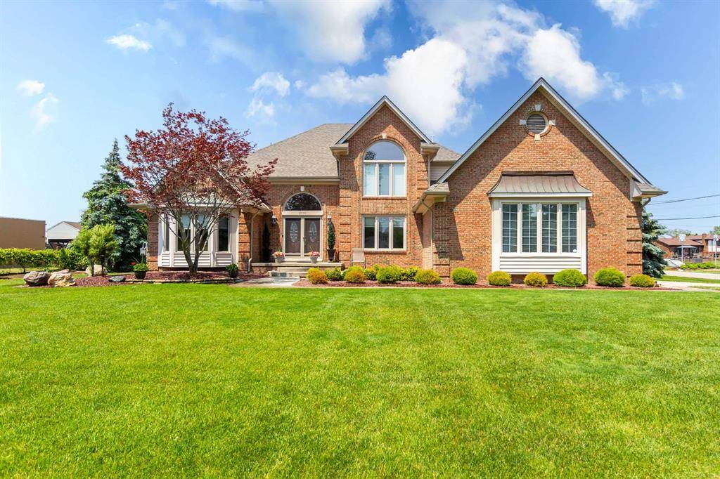 Harrison Twp, MI 48045,31595 N River Road