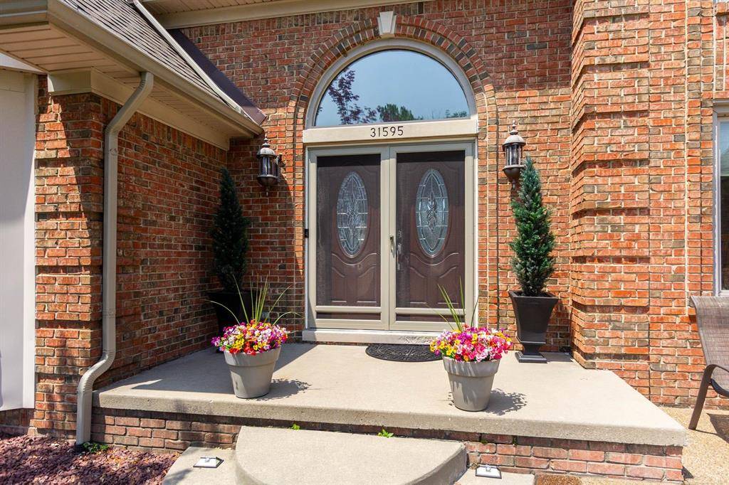 Harrison Twp, MI 48045,31595 N River Road