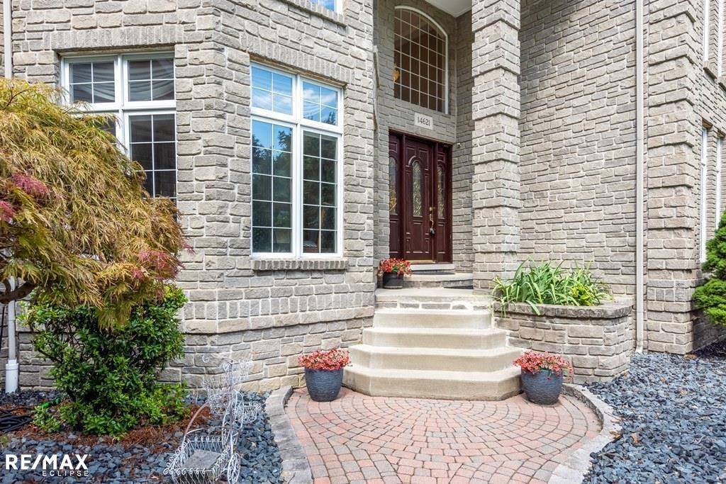 Shelby Twp, MI 48315,14621 Towering Oaks Drive