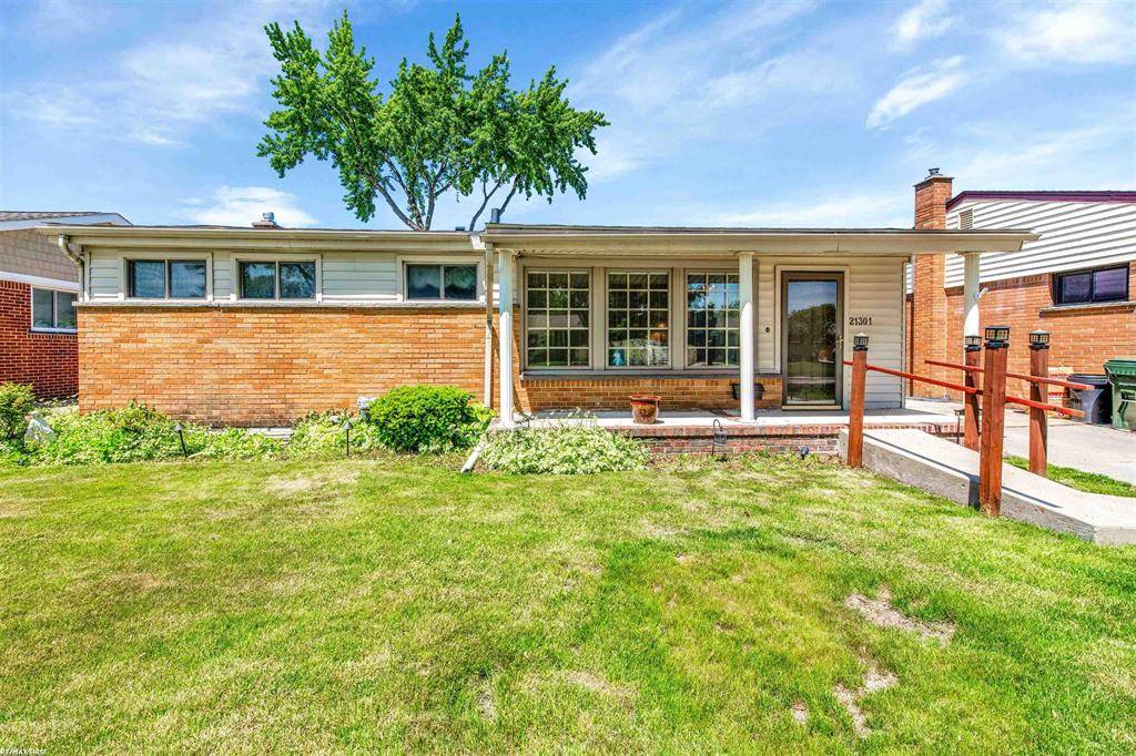 St. Clair Shores, MI 48082,21301 Briarcliff Street