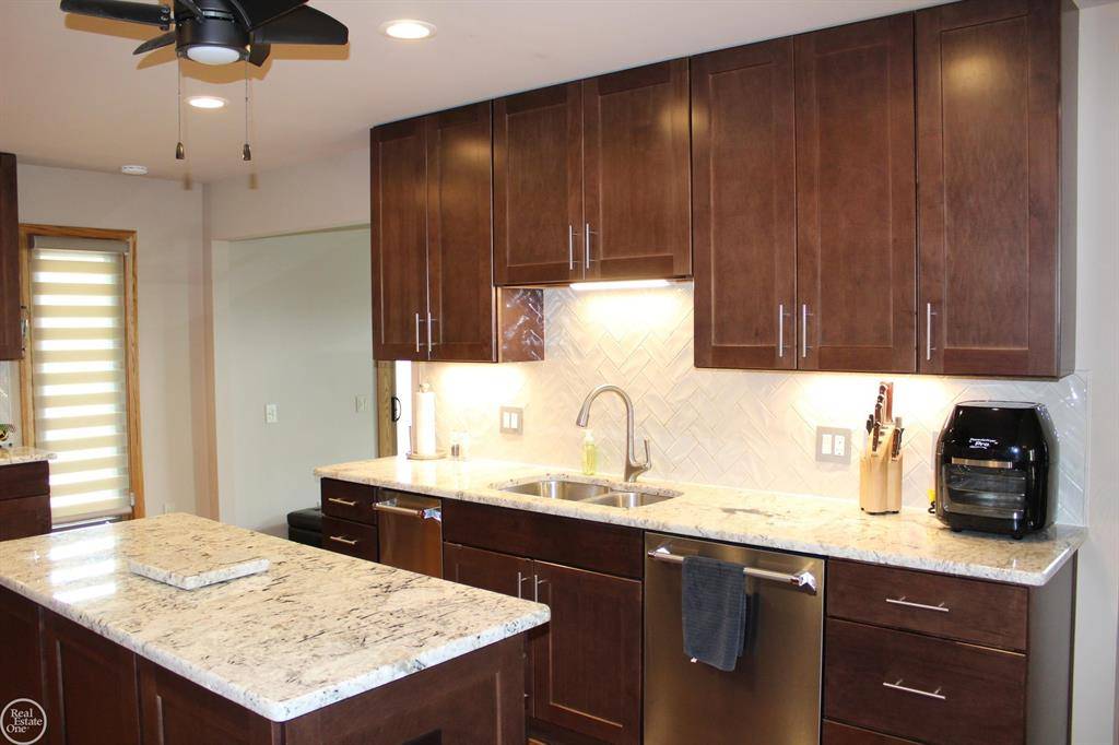 Clinton Twp, MI 48038,43980 Boulder Drive