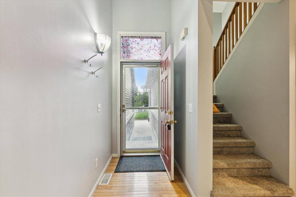 South Lyon, MI 48178,501 N Reese Street #1