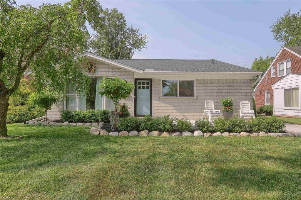 Grosse Pointe Woods, MI 48236,1659 Stanhope Street